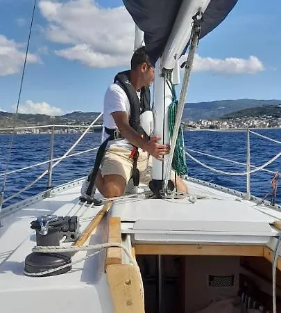 Barca A Vela Hotel na wodzie